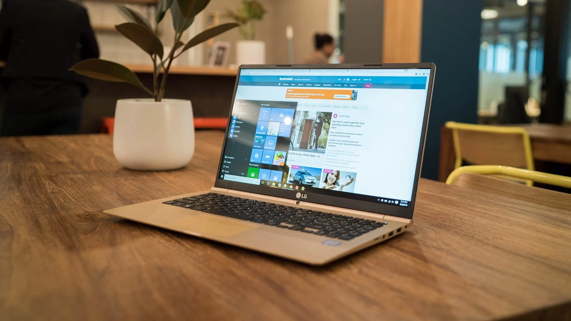 Laptop LG Gram i5-1035G7 14 inch 14Z90N-V.AR52A5 -Màn hình chống chói, mở rộng góc nhìn