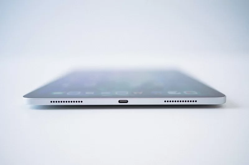 Cổng sạc Type-C thuận lợi trong quá trình sử dụng | iPad Air 2020