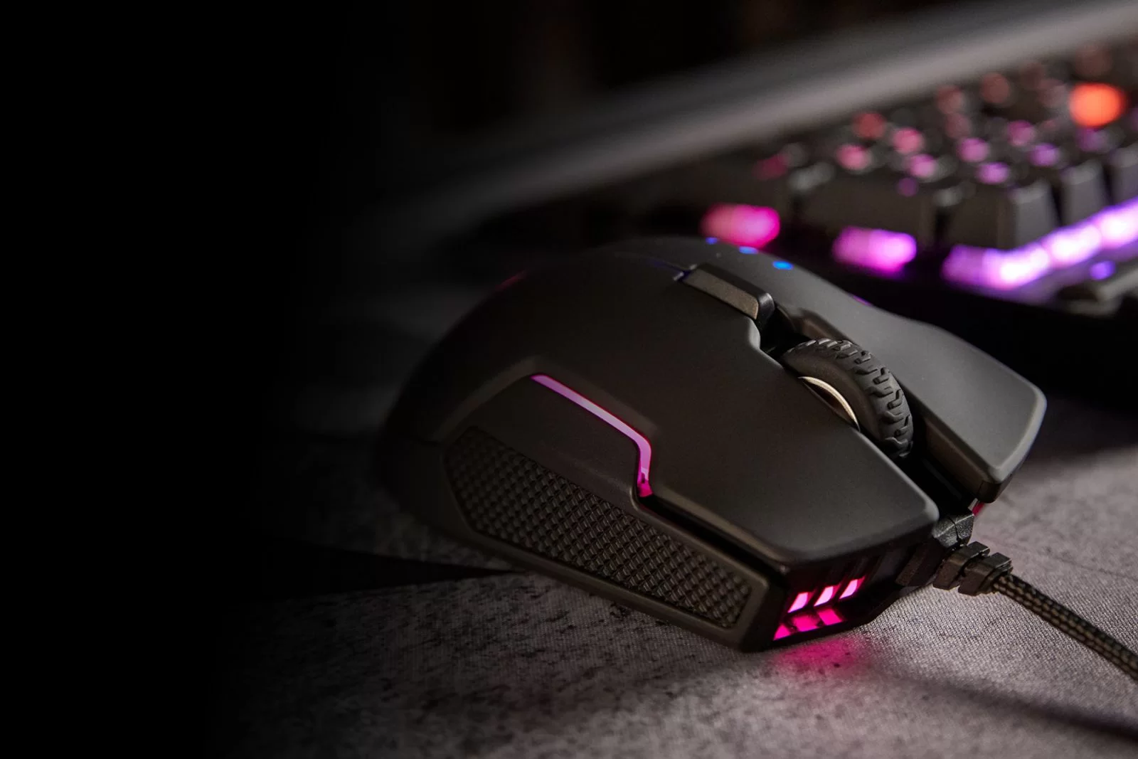 Chuột chơi game Corsair Glaive RGB Black (CH-9302011-AP)  trang bị led RGB