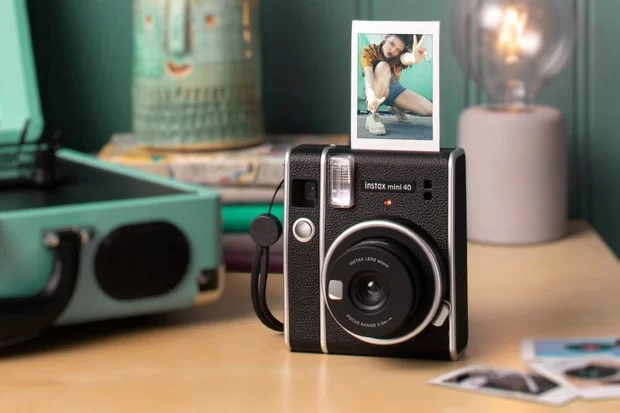 https://media.htttek.com/content_hopthanhthinh/images/10-10-24/Instax-Mini-40-4.jpeg