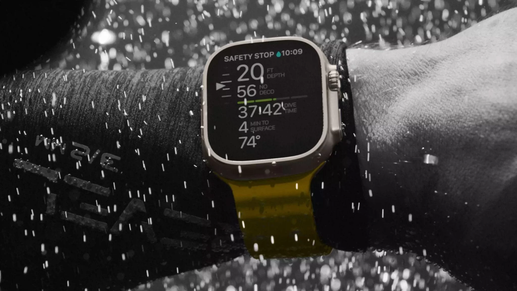 HTT -Apple Watch Ultra 49MM (4G) - Viền Titan Dây Vải Cỡ Trung | Chính Hãng