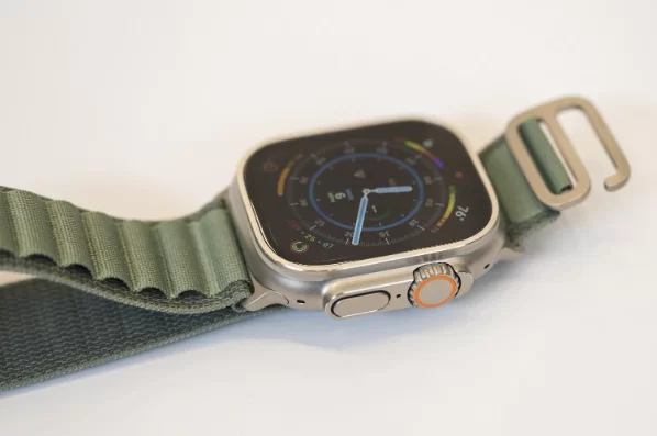 HTT -Apple Watch Ultra 49MM (4G) - Viền Titan Dây Vải Cỡ Trung | Chính Hãng