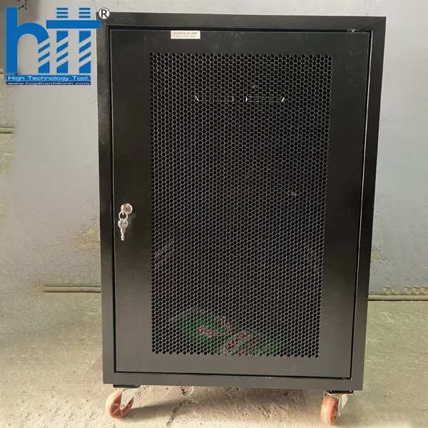 Chiều cao 15U cho phép lắp đặt nhiều thiết bị mạng và máy chủ.