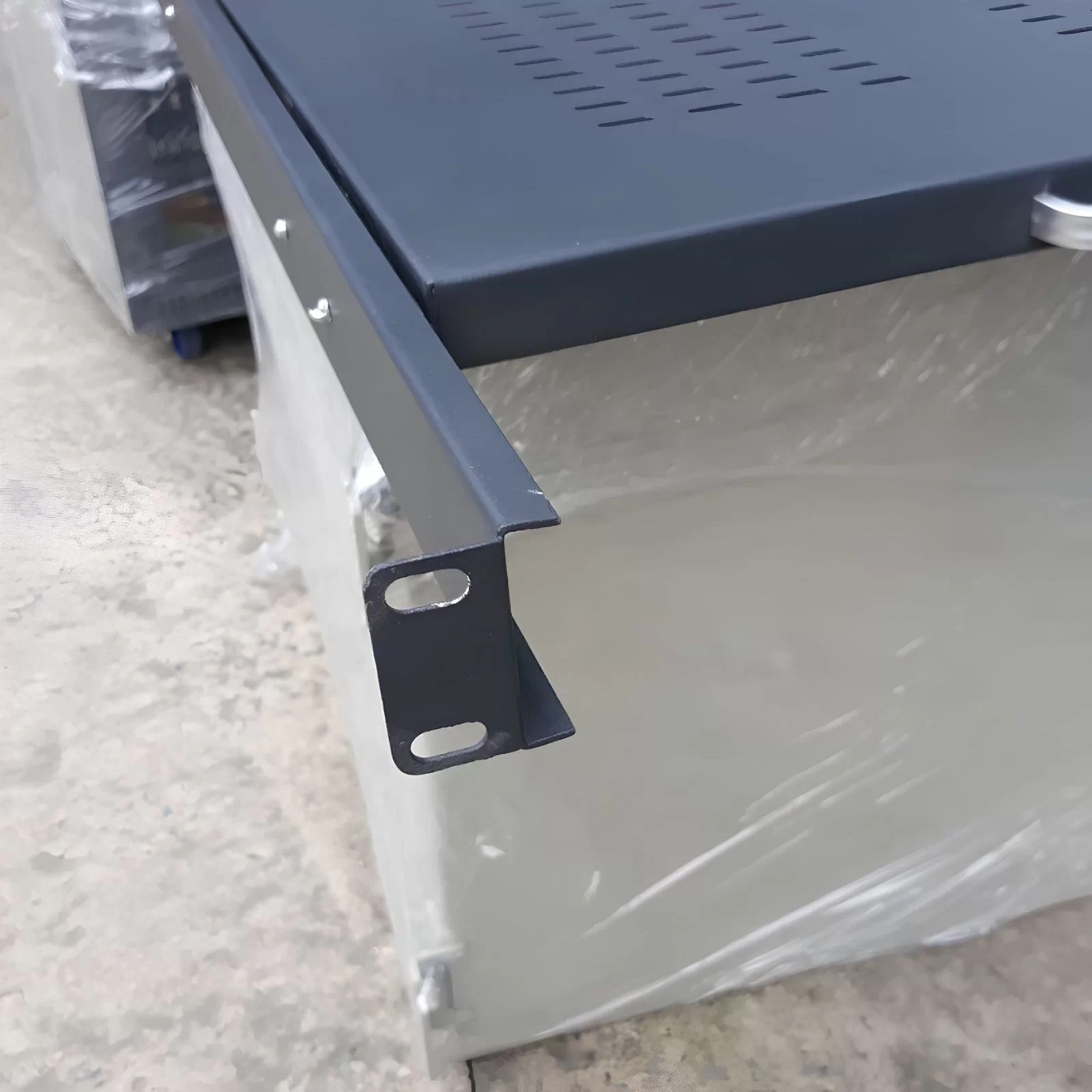 giải pháp cố định tủ mạng- Hợp Thành Thịnh